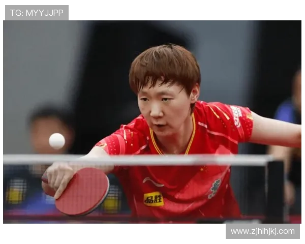 足球巨星对决目光交锋 谁将主宰赛场巅峰对话 足球巨星对决目光交锋 谁将主宰赛场巅峰对话