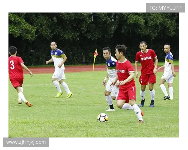 韩国足球明星踢球精彩瞬间视频集锦 足球场上的速度与力量展现